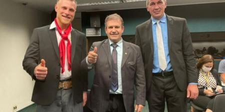 Movimentação política para agradecer e solicitar mais recursos